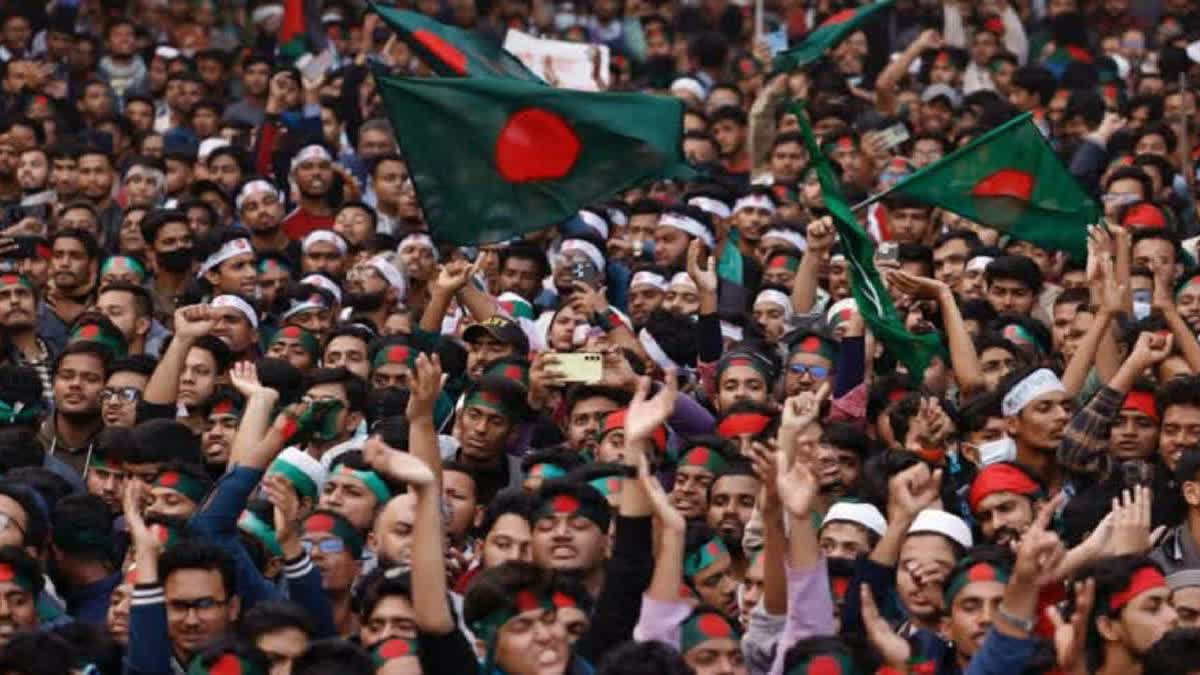 Protesters Block Key Dhaka Junction Seeking Justice For Hadi Killing