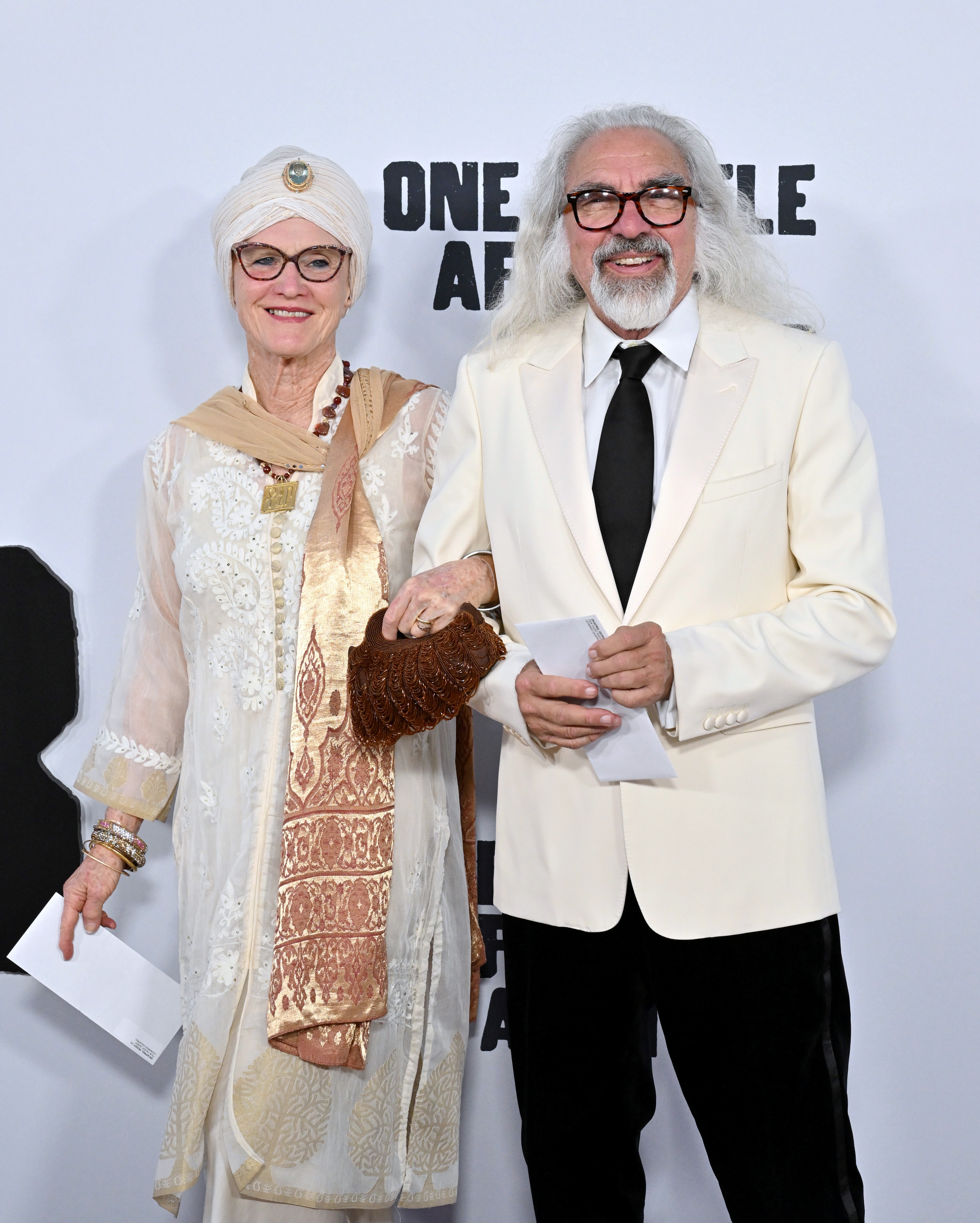 When Brad Pitt Mistook Leonardo DiCaprio's Father And Stepmom Extras On Once Upon A Time In Hollywood Set