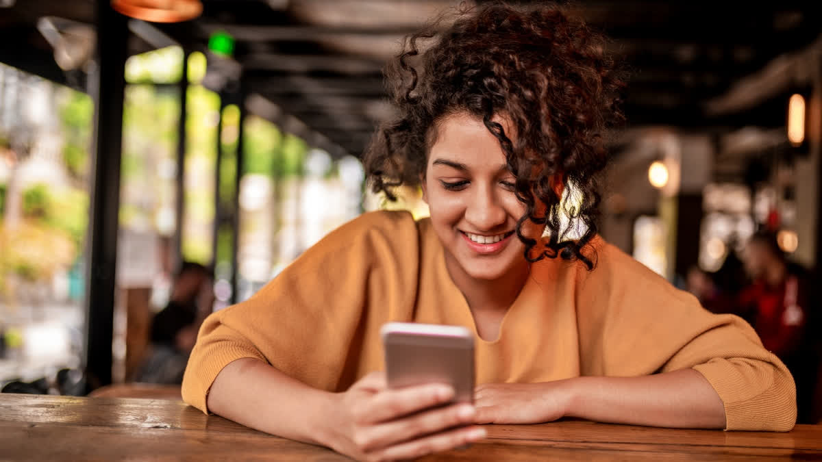 Screen Time And Urinary Issues: Why Teen Bladders Are Crying For Attention While Their Owners Are Watching Reels Teenage girl watching reels on her phone
