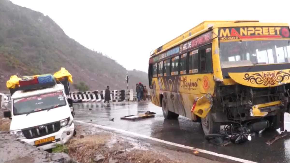 उधमपुर में भीषण बस हादसा : CRPF जवान समेत 4 की मौत