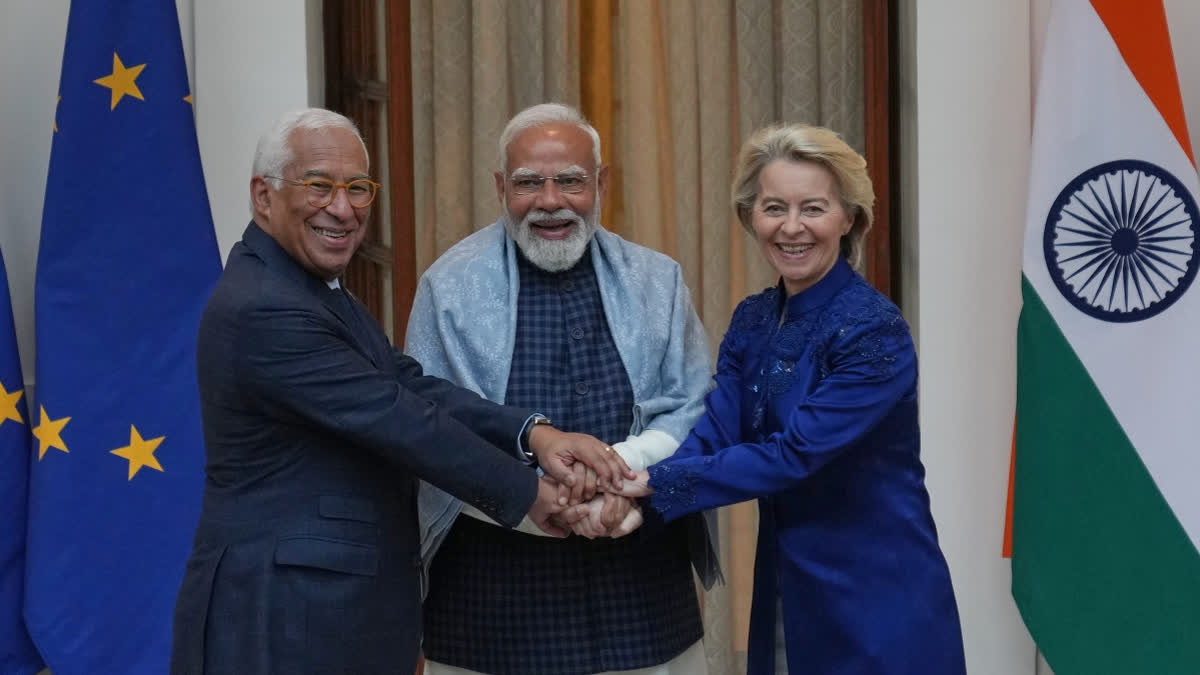 Indian Prime Minister Narendra Modi, center, welcomes European Council President Antonio Costa, left and European Commission President Ursula von der Leyen before their meeting in New Delhi, India, Tuesday, Jan. 27,2026.