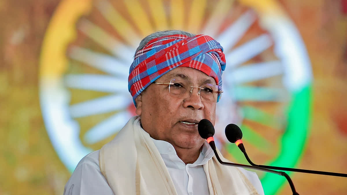 Siddaramaiah Loses Cool As Party Workers Raise Slogans In Favour Of Shivakumar SIDDARAMAIAH
