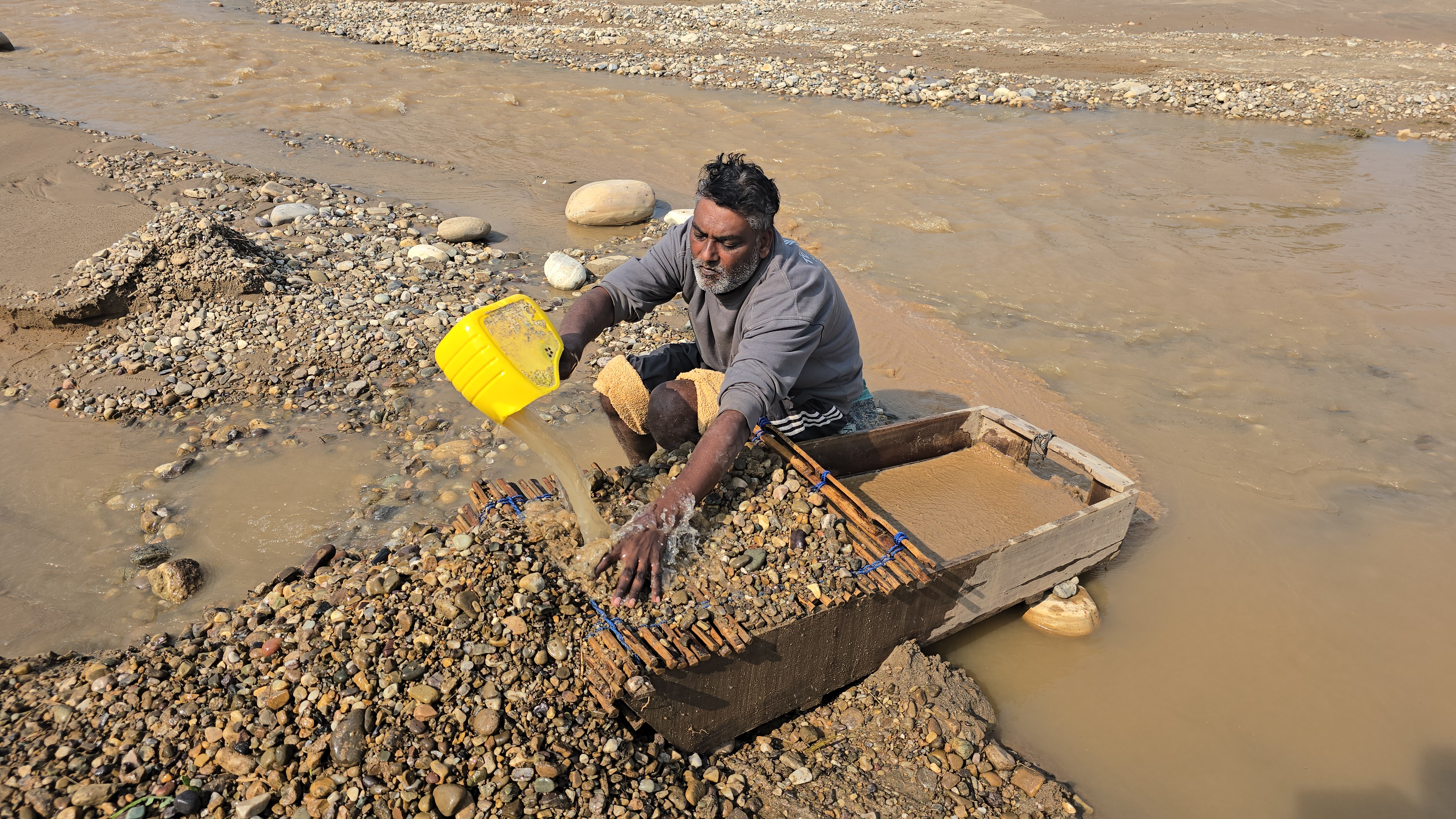 There are around 250 people from Yamunanagar involved in this risky task for their livelihood.