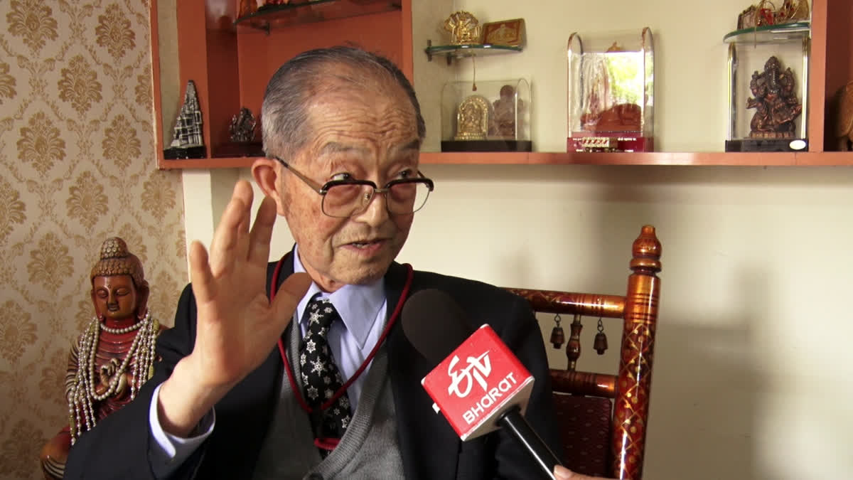 Padma Shri Awardee Japanese Tomoi Mizokami Shares His Love for Hindi Language It is uncommon to find foreigners speaking fluent Hindi, however, some people have a genuine passion for learning languages and culture, leading them to delve into Hindi.