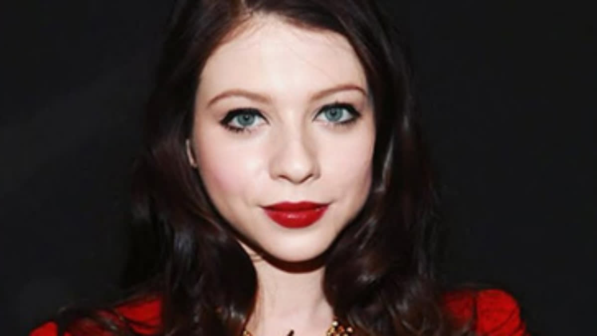 Michelle Trachtenberg Of Gossip Girl Fame Dies At 39 Hollywood actor Michelle Trachtenberg
