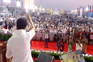 முதலமைச்சர் மு.க.ஸ்டாலின் தொண்டர்களை சந்திப்பது போன்ற புகைப்படம்