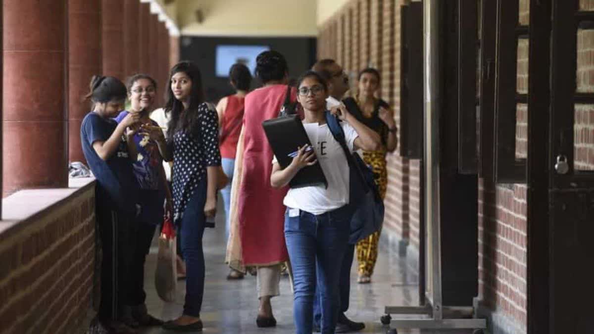 डीयू में इंटर्नशिप व जॉब मेला