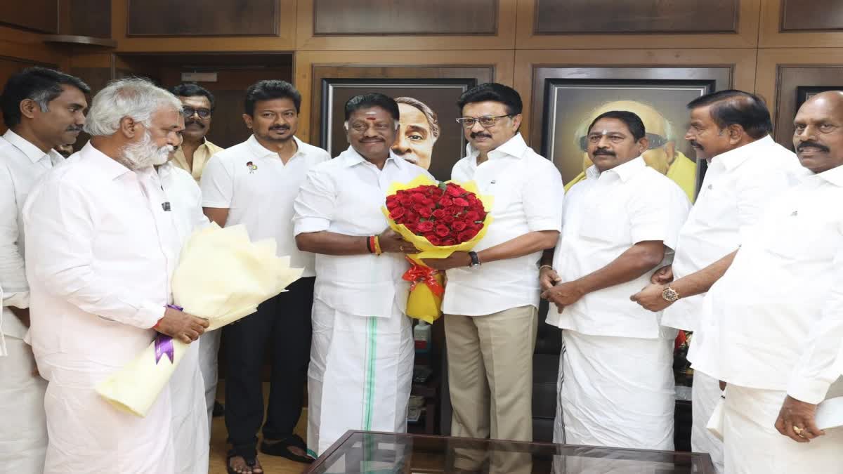 ஸ்டாலின் முன்னிலையில் திமுகவில் இணைந்த ஓபிஎஸ்t