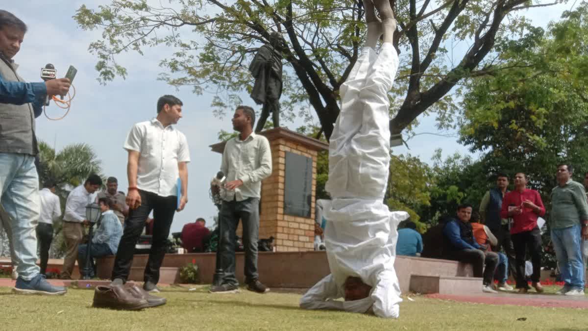 BABULAL JANDEL SHIRSHASANA PROTEST