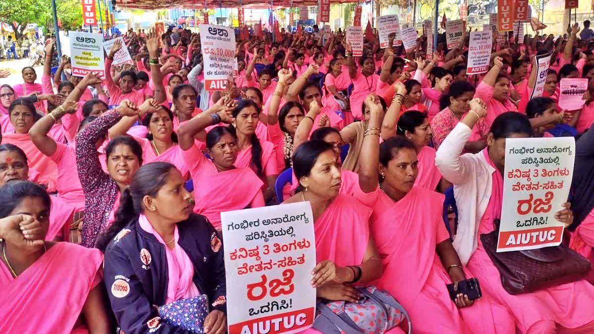 asha-workers-protest-demanding-increase-in-honorarium