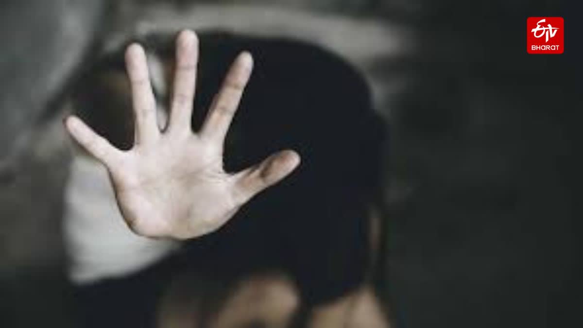 नाबालिग छात्राओं से रेप की कोशिश