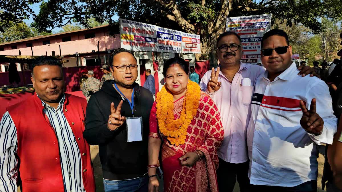 Mithali Rashmi won from ward number 22 in municipal election in Hazaribag