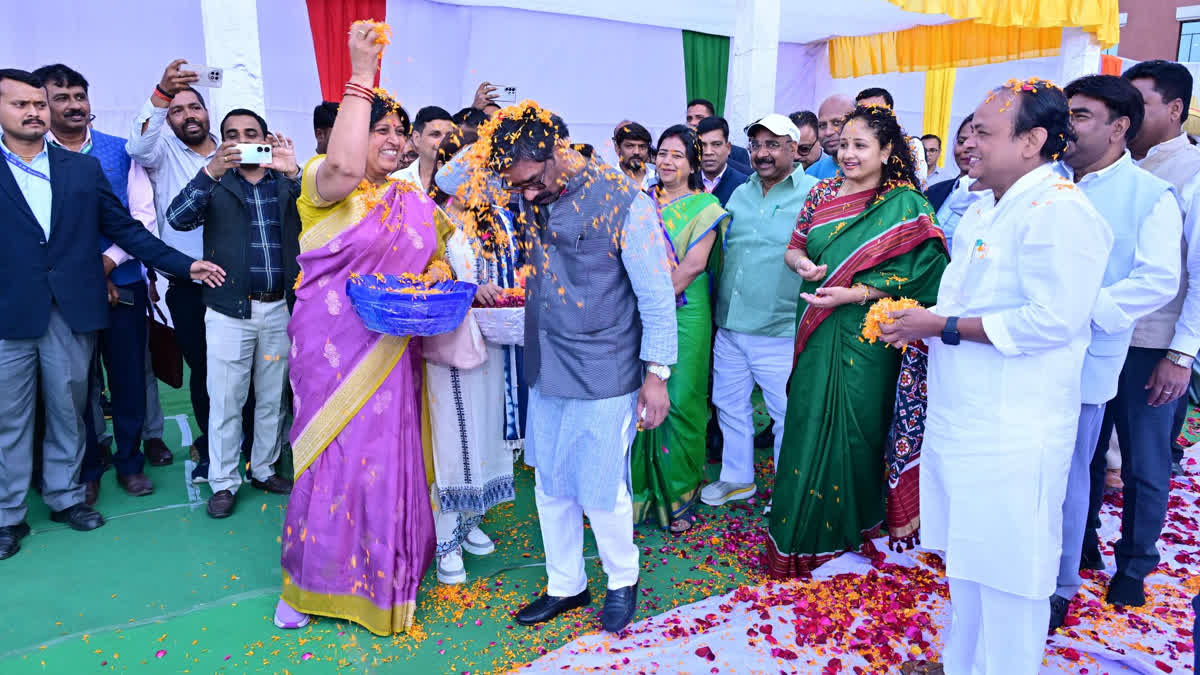 CM Hemant Soren celebrated Holi
