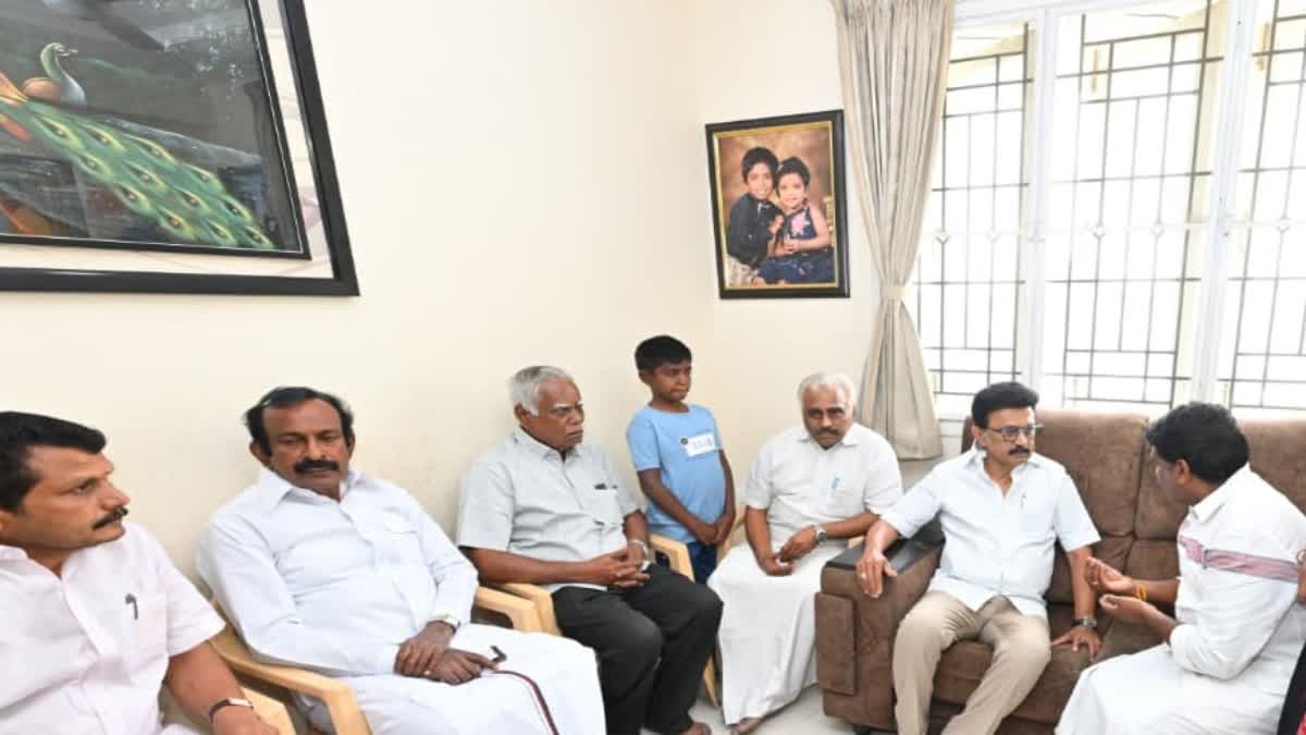 ஆறுதல் தெரிவிக்கும் முதல்வல் ஸ்டாலின்