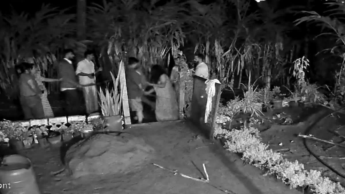 കോൺഗ്രസ്  വഴി തർക്കം  ഇടുക്കി രാജാക്കാട്  സംഘർഷത്തിൻ്റെ സിസിടിവി ദൃശ്യം