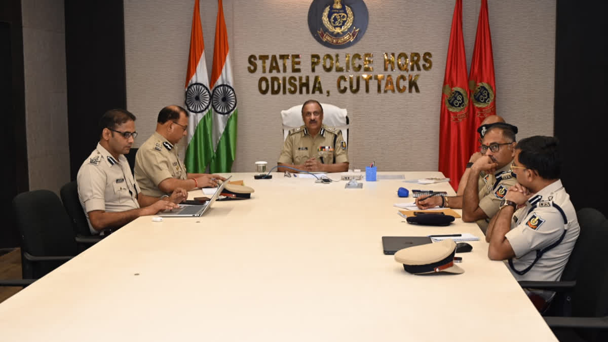 ଆଗକୁ ହୋଲି ସମେତ ଗୁରୁତ୍ୱପୂର୍ଣ୍ଣ ପର୍ବପର୍ବାଣୀ; ଶୃଙ୍ଖଳିତ ଓ ଶାନ୍ତିପୂର୍ଣ୍ଣ ଭାବେ ପାଳନ ପାଇଁ ଡିଜିପିଙ୍କ ନିର୍ଦ୍ଦେଶ DGP Khurania Reviews Law And Order