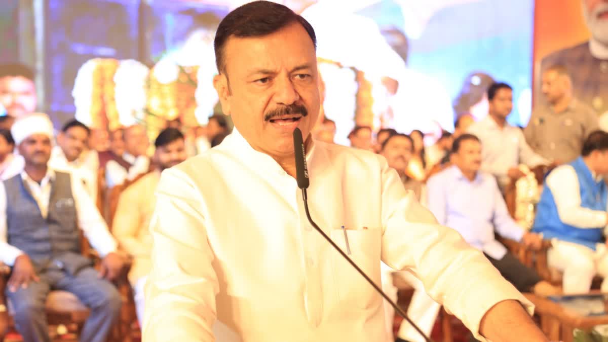 TRANSPORT MINISTER ON BUS OPERATORS