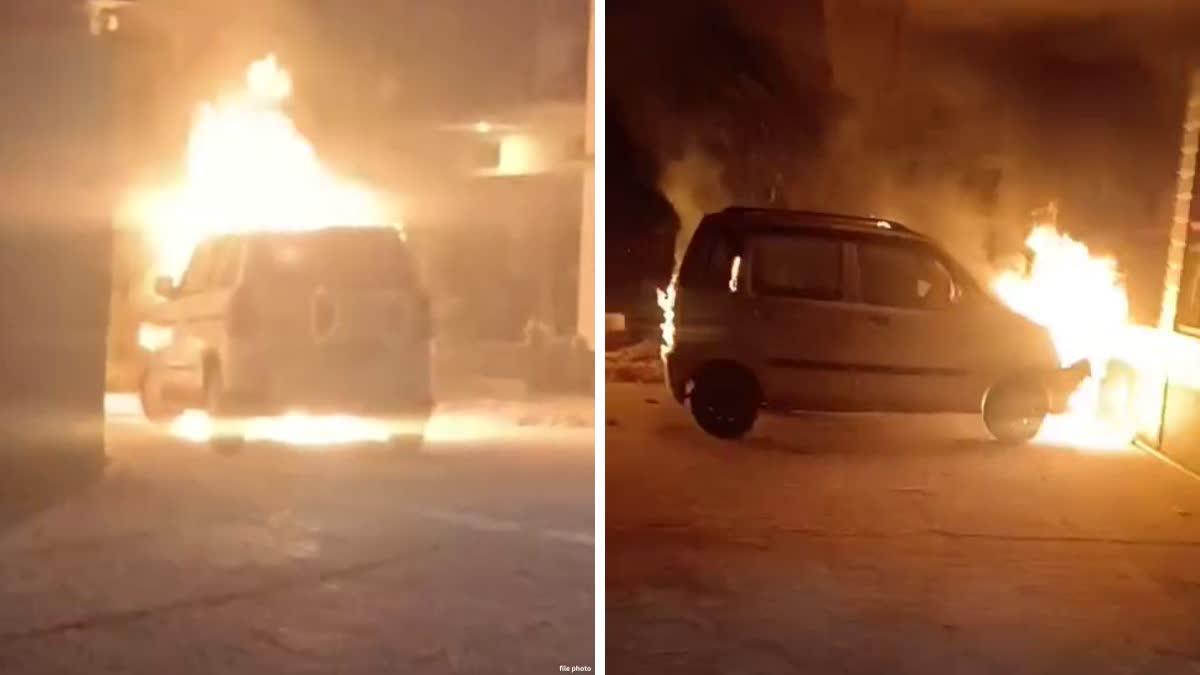 कारों में लगी आग