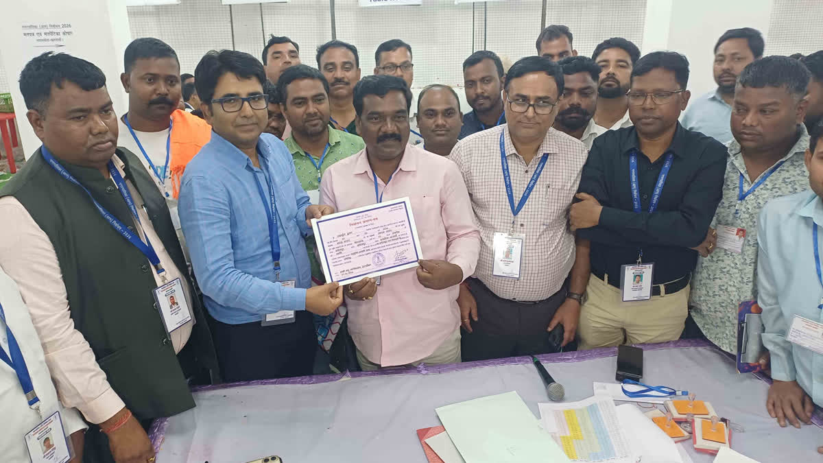 आदित्यपुर नगर निगम: भाजपा समर्थित संजय सरदार की प्रचंड जीत, भुगलू सोरेन को दी करारी शिकस्त Adityapur mayor