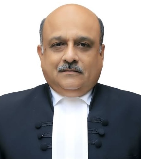 புதிய தலைமை நீதிபதி சுஷ்ருத் அரவிந்த் தர்மதிகாரி