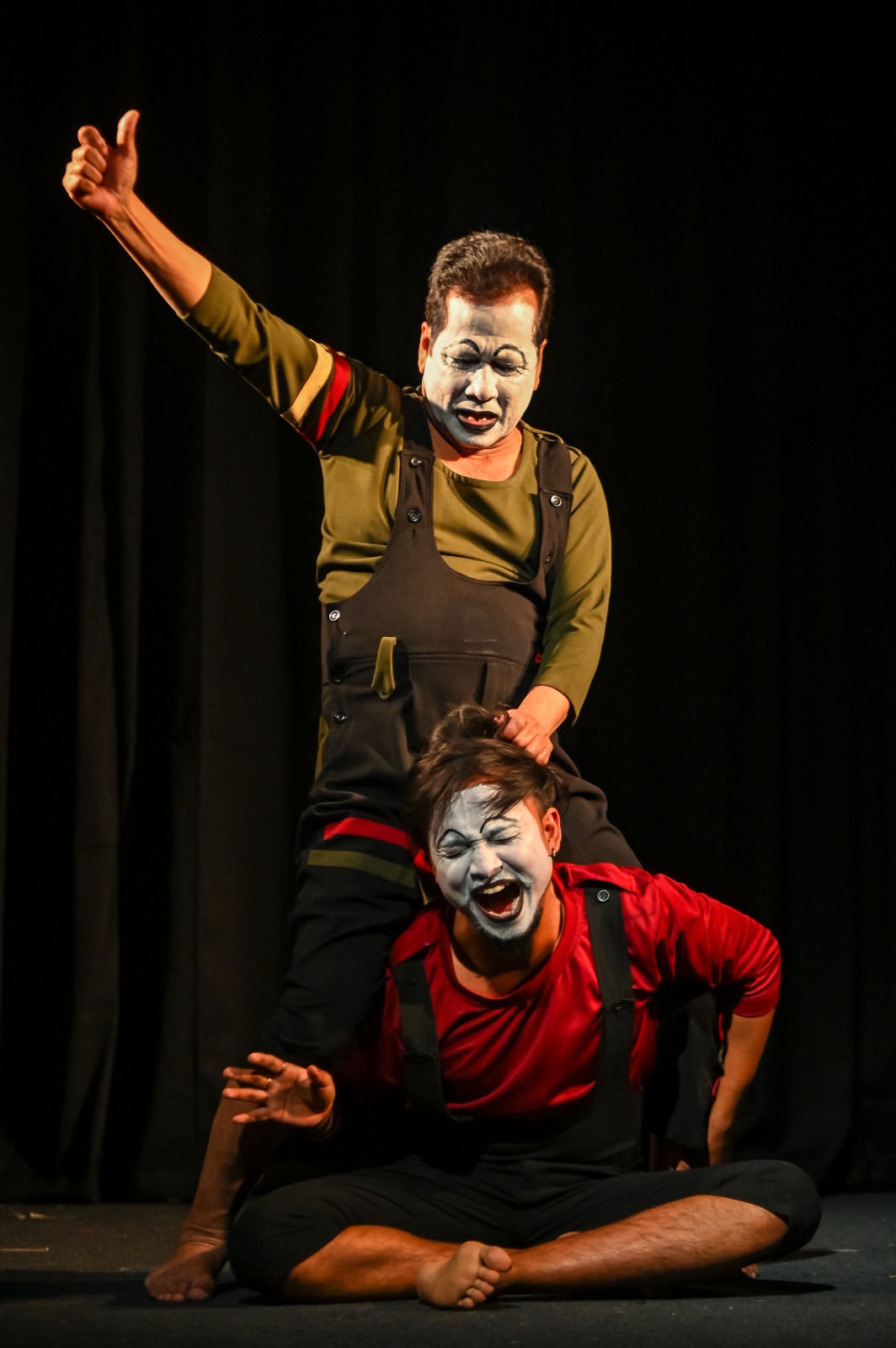 Golden Jubilee celebration of Aikyatan cultural group Saurabh Kumar Chaliha's 'Ayurekha' staged