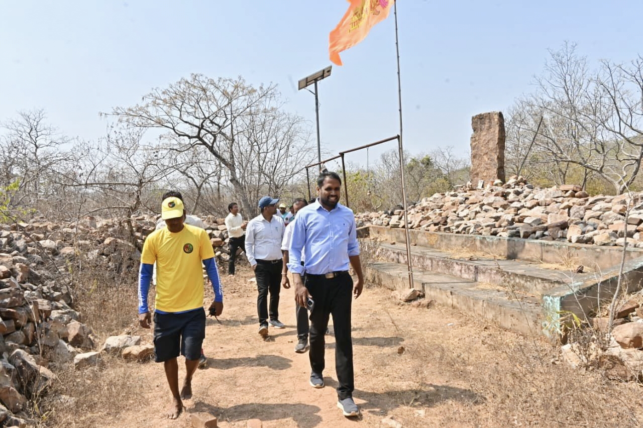 collector Visited Gandhi Temple