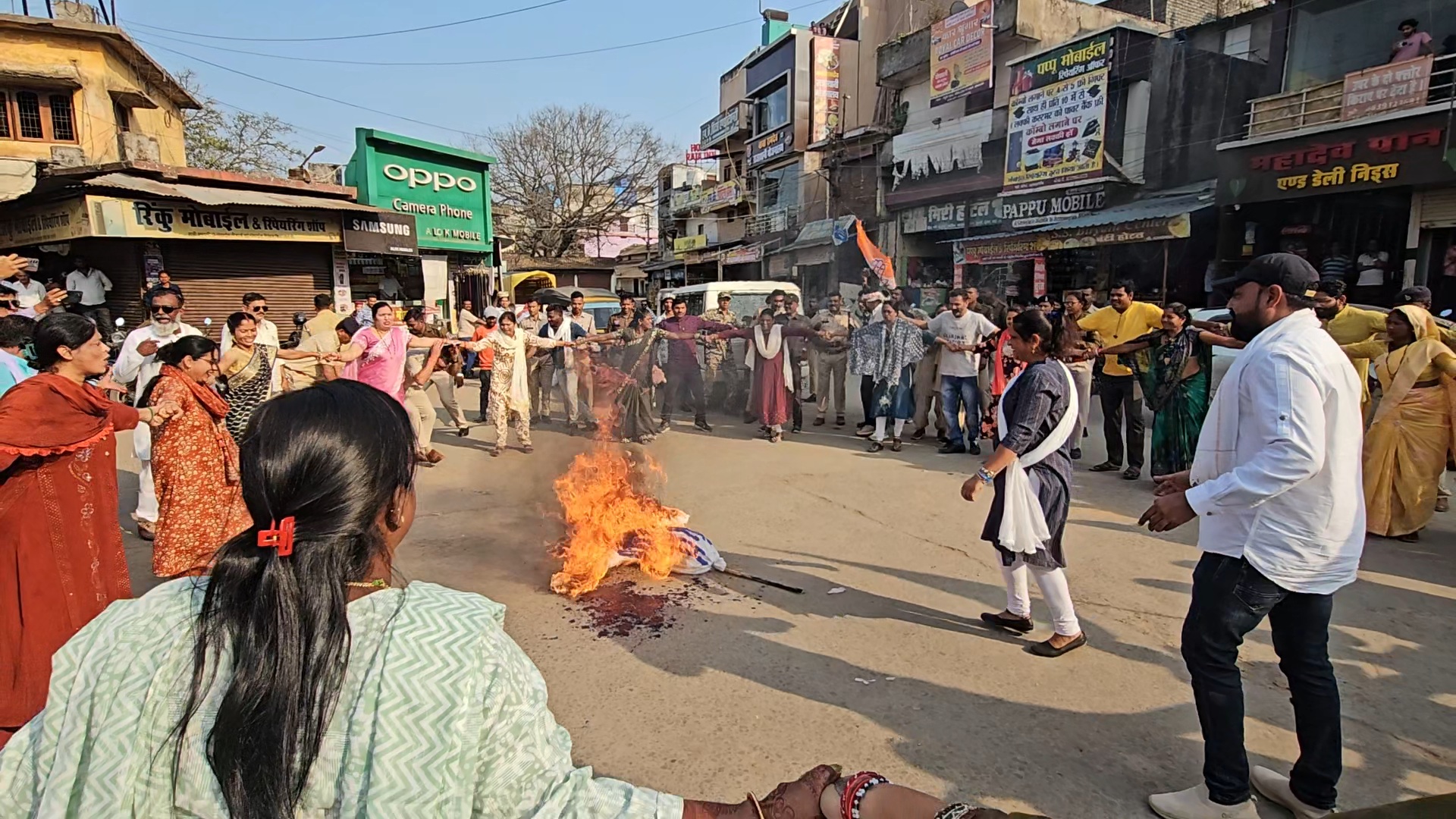 Mahila Congress burnt effigy