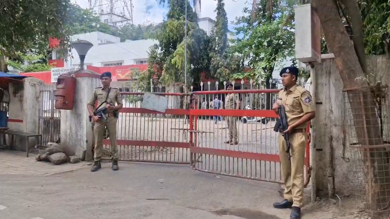 રાજ્યમાં અનેક જગ્યાએ પોસ્ટ ઓફિસને બોમ્બની ધમકી મળતા પોલીસ બંદોબસ્ત ગોઠવાયો હતો