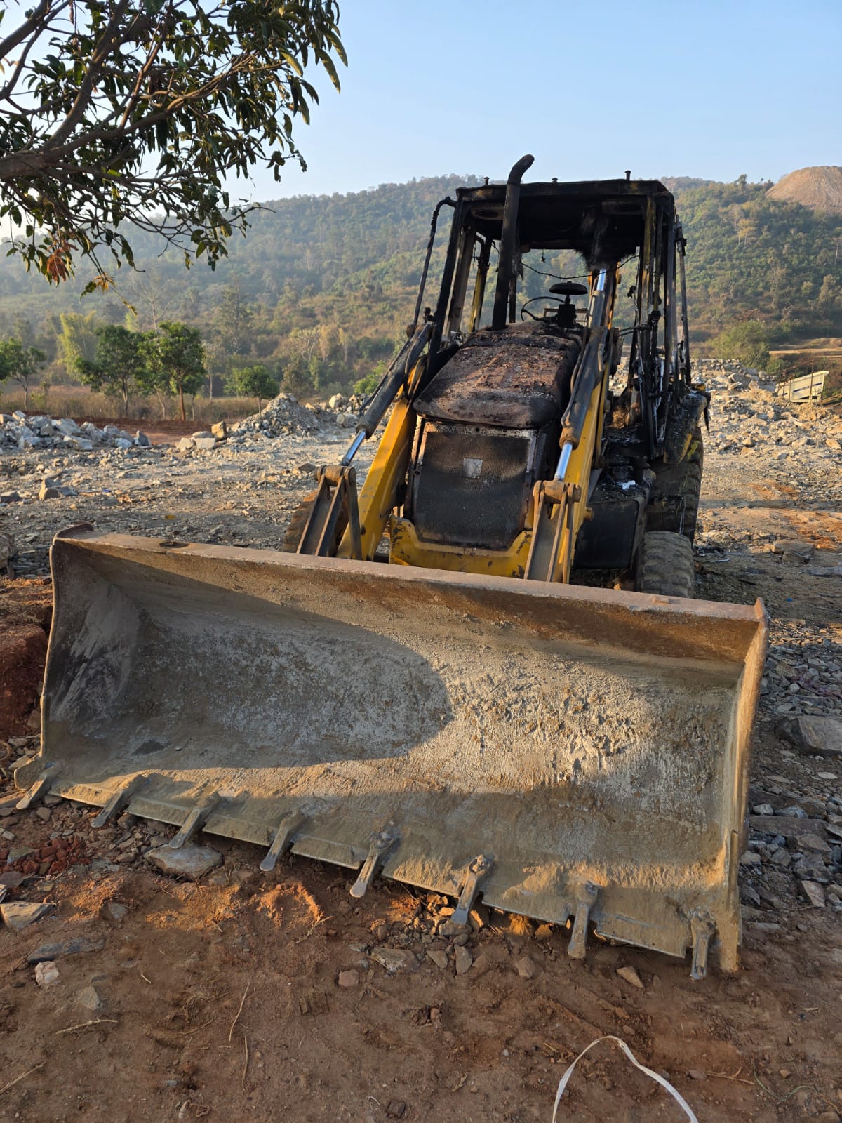 Criminals attack crusher plant