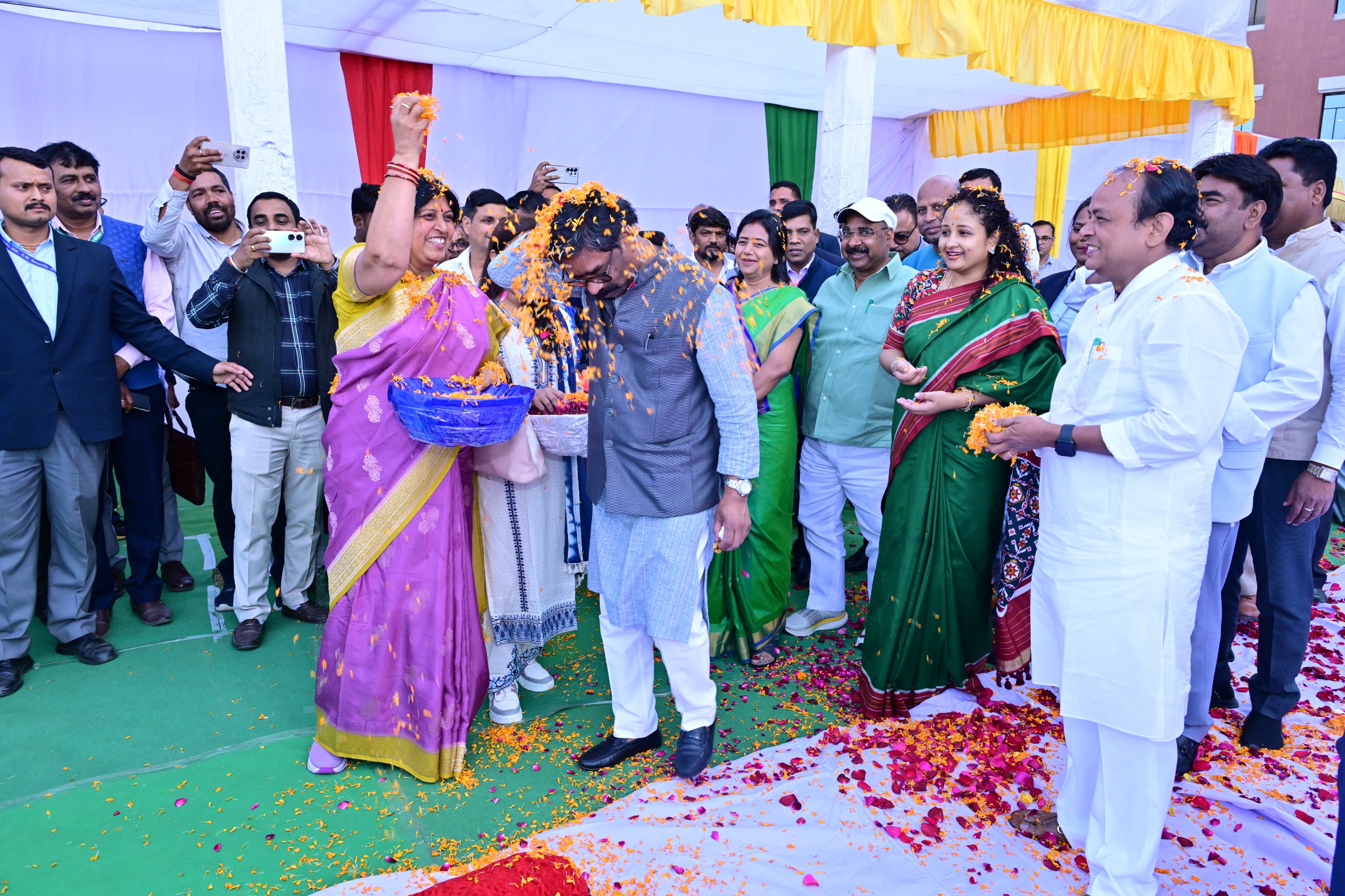 CM Hemant Soren celebrated Holi