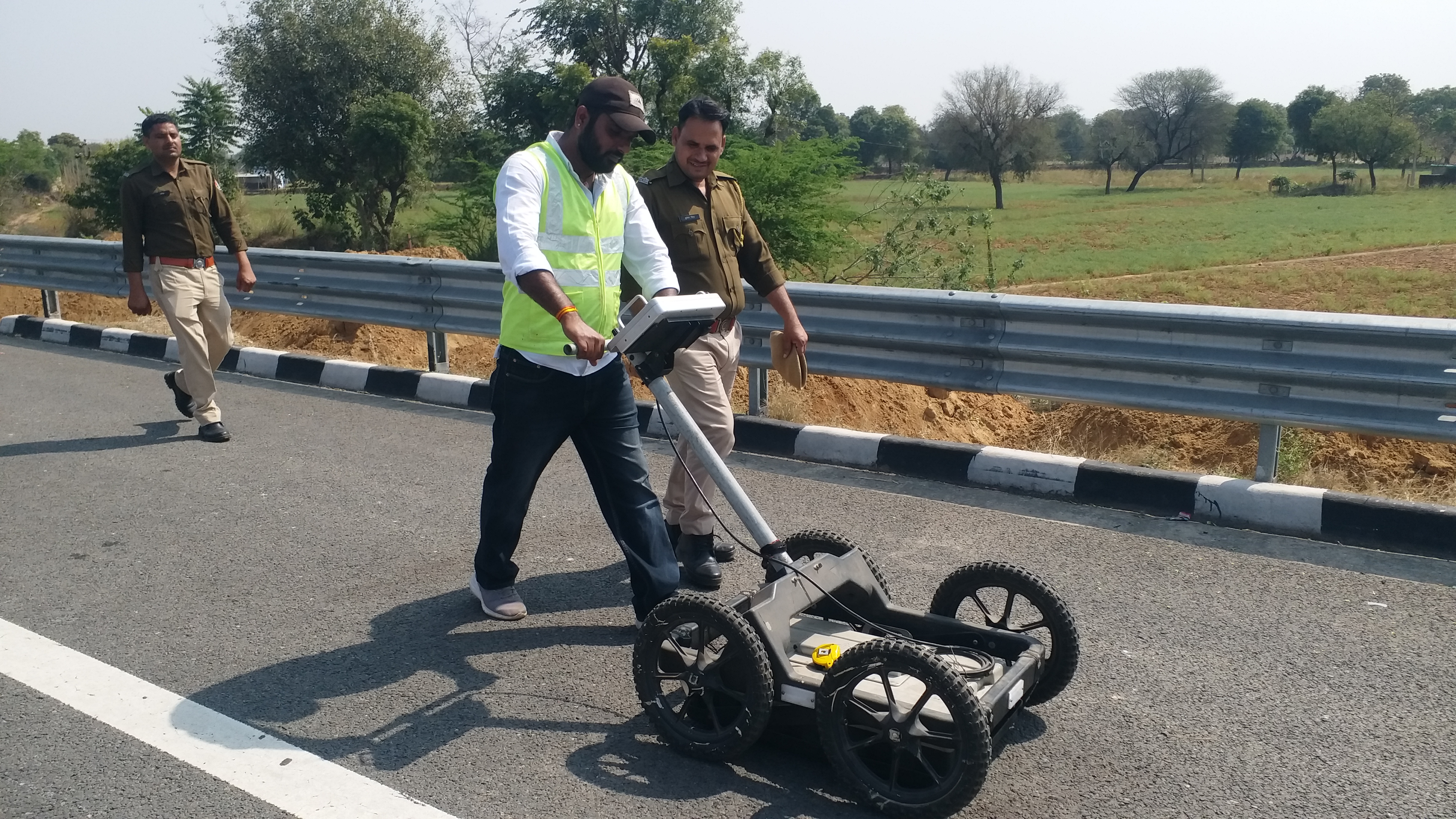 जीपीआर मशीन से सर्वे किया गया.