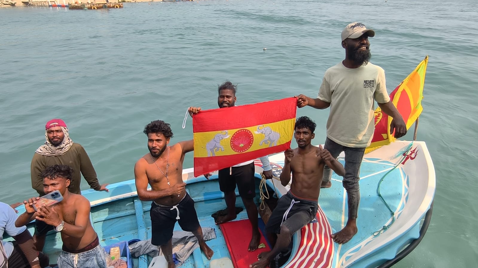 தவெக கொடியுடன் படகில் உலா வந்த இலங்கை தமிழ் இளைஞர்கள்