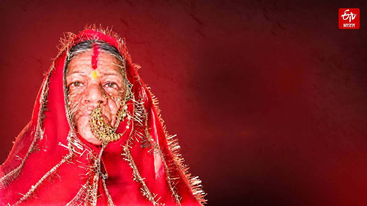 कोश्यारींचे पत्नीवर प्रेम! दिवंगत पत्नीच्या स्मरणार्थ बांधले मंदिर आणि वयाच्या 89 व्या वर्षीही ते दररोज करतात मूर्तीची पूजा He built a temple in memory of his late wife