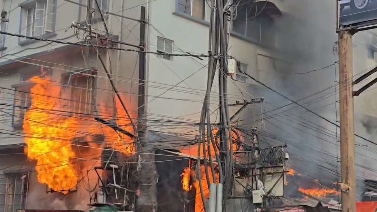massive-fire-broke-out-in-two-sweet-shops-in-dhanbad
