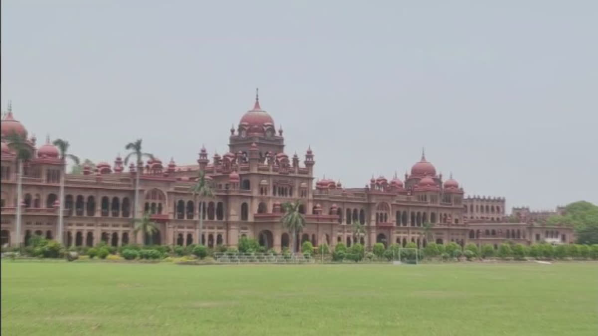 KHALSA COLLEGE AMRITSAR DOG VIVAD