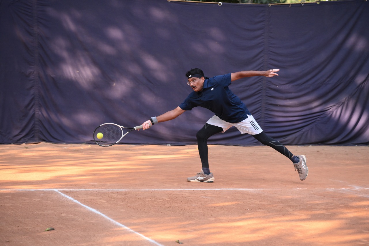 IAS SANDEEP YADAV PLAY TENNIS