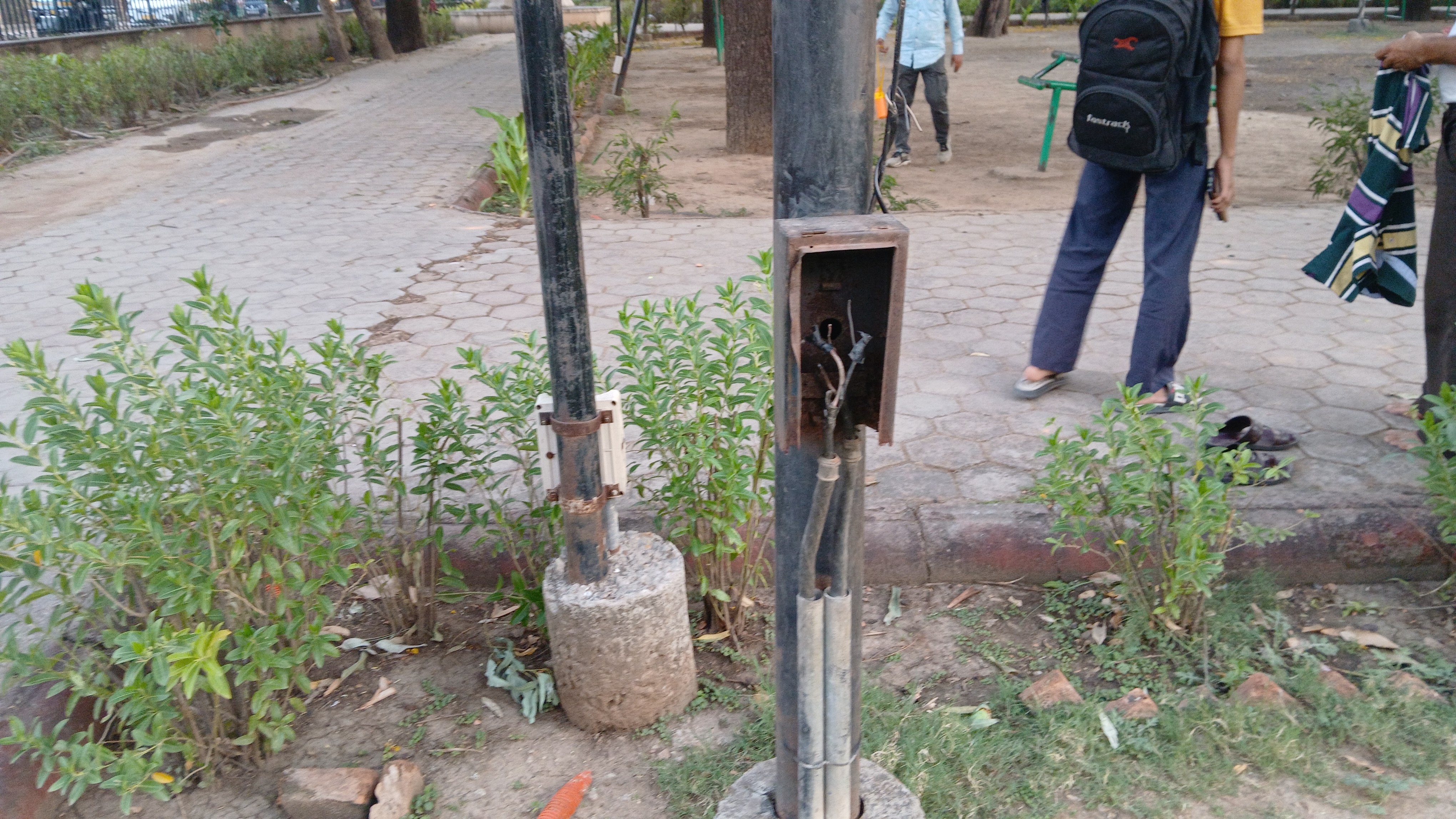 खुले बिजली वायर हादसों का खतरा