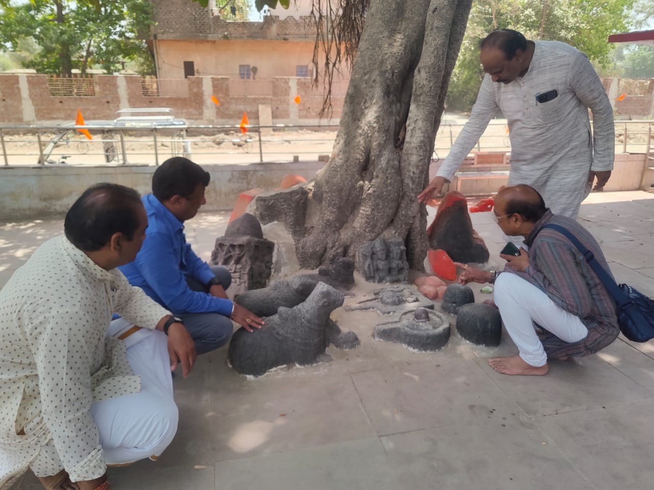 ancient statues, and coins from khsipra