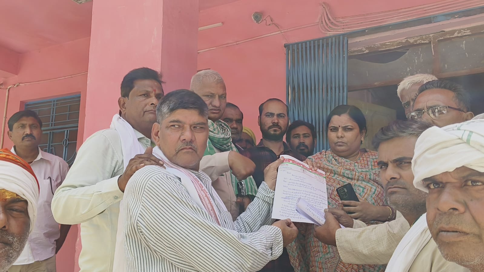 Congress office-bearers submitting a memorandum to the SDM in Rajakhera, Dholpur.