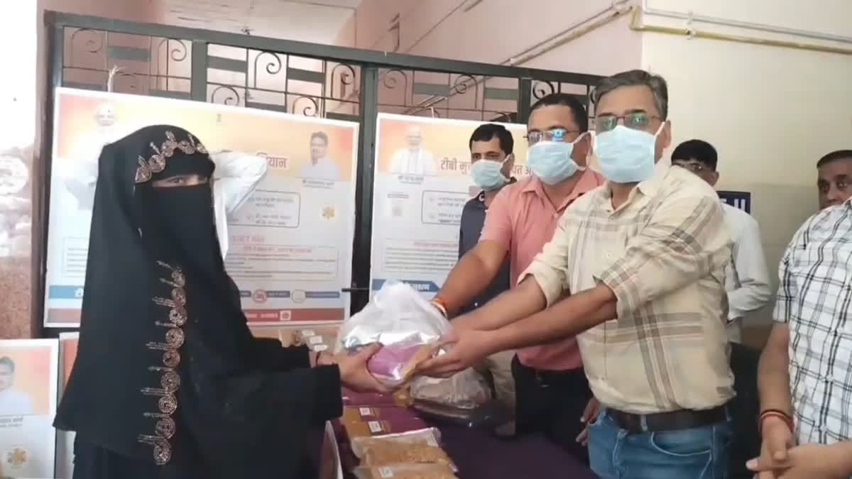 Medical officer distributing nutrition kits in Didwana