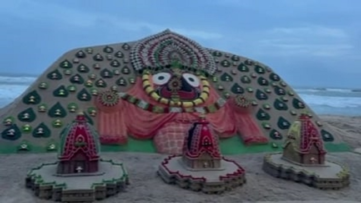 Renowned sand sculptor Sudarsan Pattnaik wished devotees on Rath Yatra with his 101 sculptures of Lord Jagannath on Puri sea beach