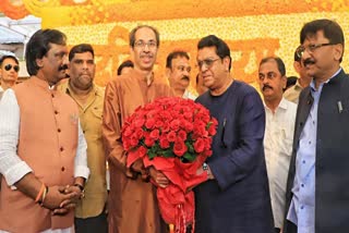 MNS chief Raj Thackeray meets Uddhav Thackeray at Matoshree extended birthday wishes