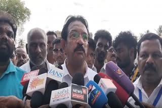 கோமகன் பேட்டி அளித்தபோது எடுத்த படம்