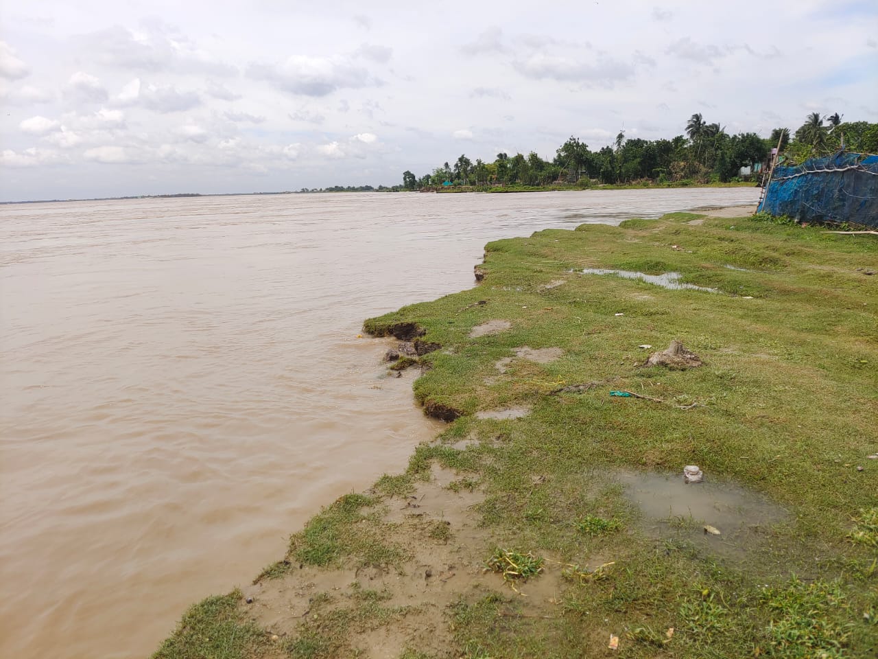 The Ganges is flowing above the danger level in the Ratua I Block of Malda.
