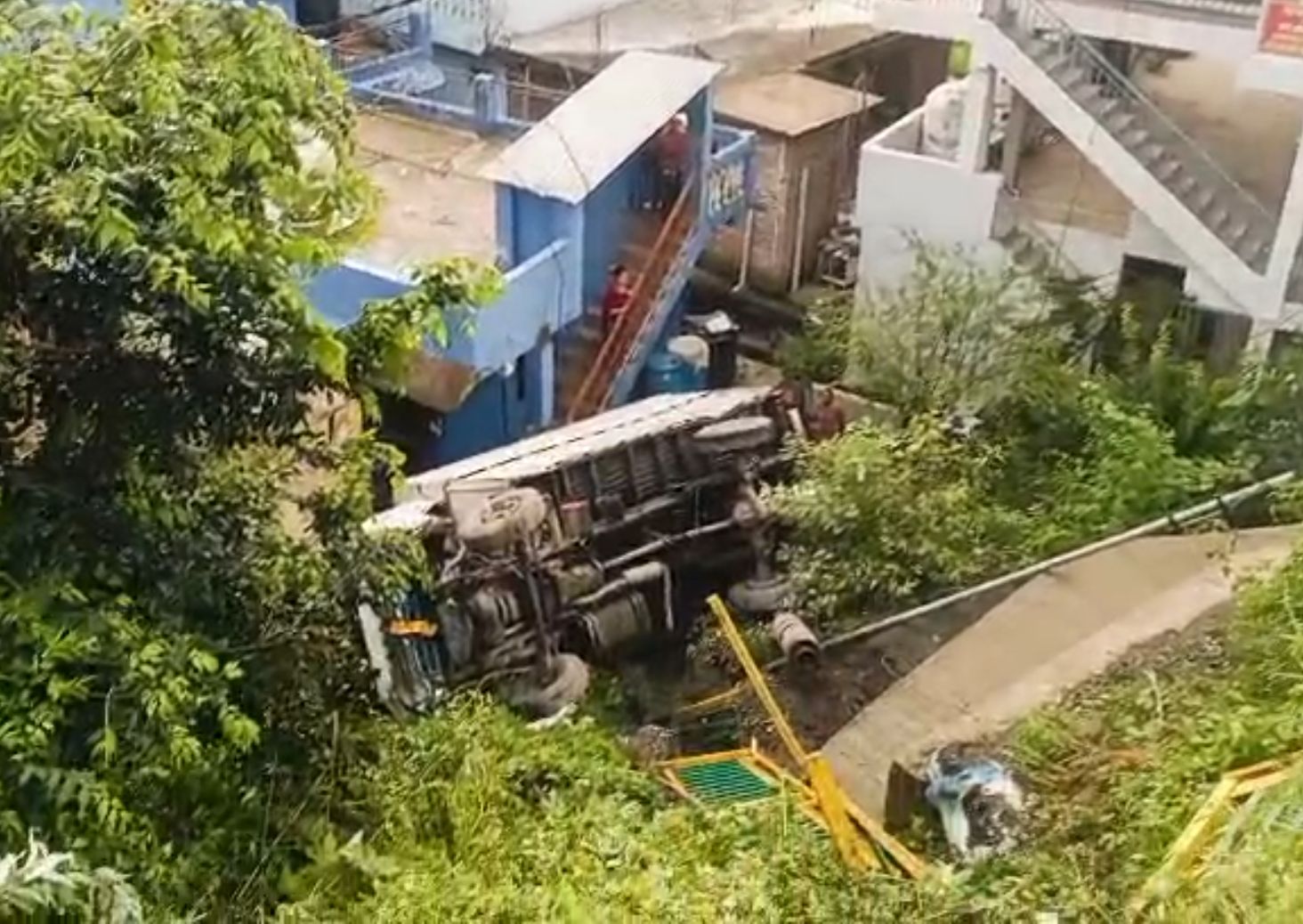 Milk Tanker Overturned on Houses in Solan
