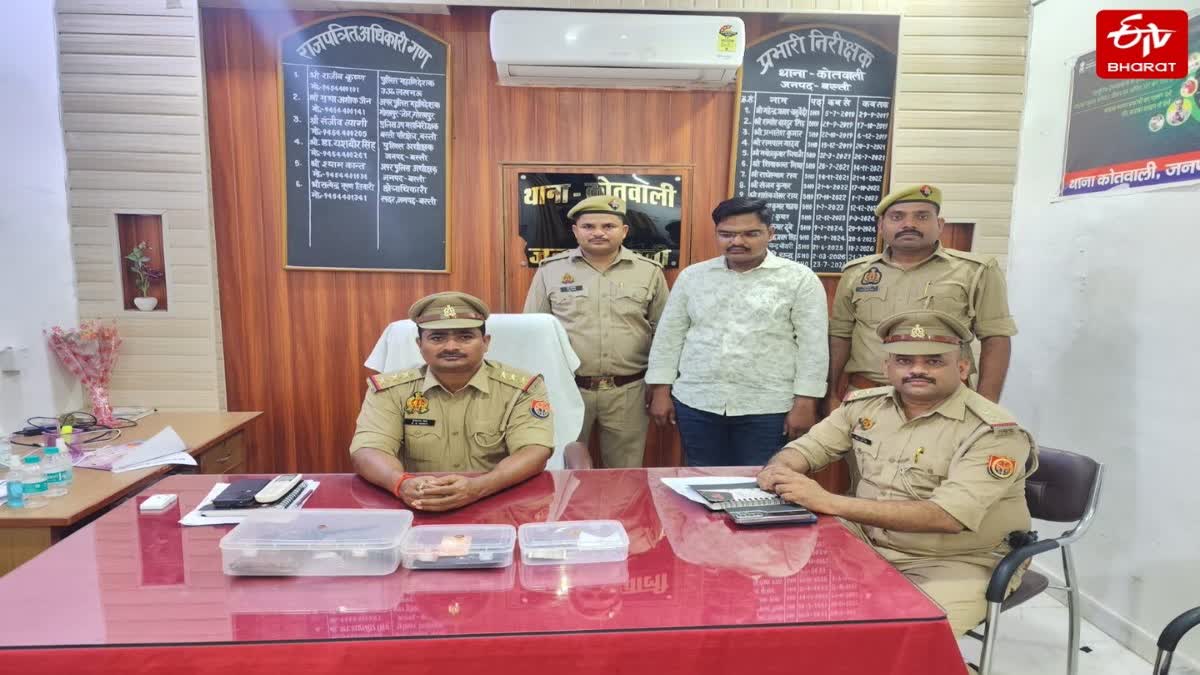सचिवालय का फर्जी OSD बस्ती में गिरफ्तार.