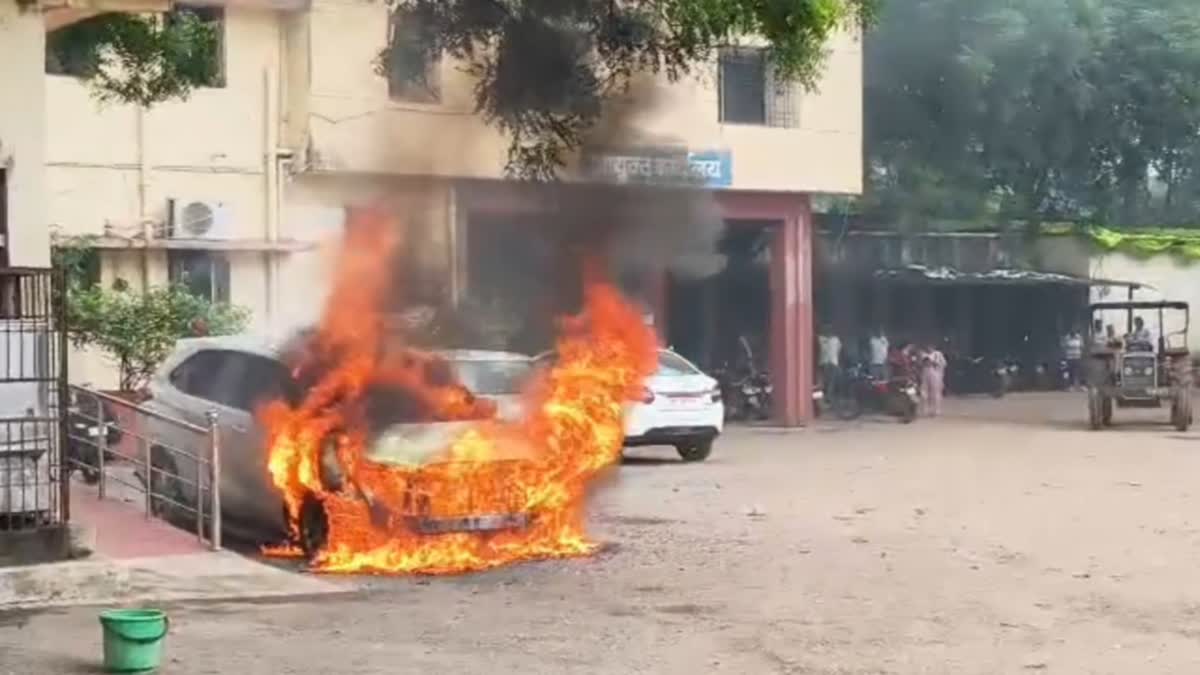 Durg Mayor car fire
