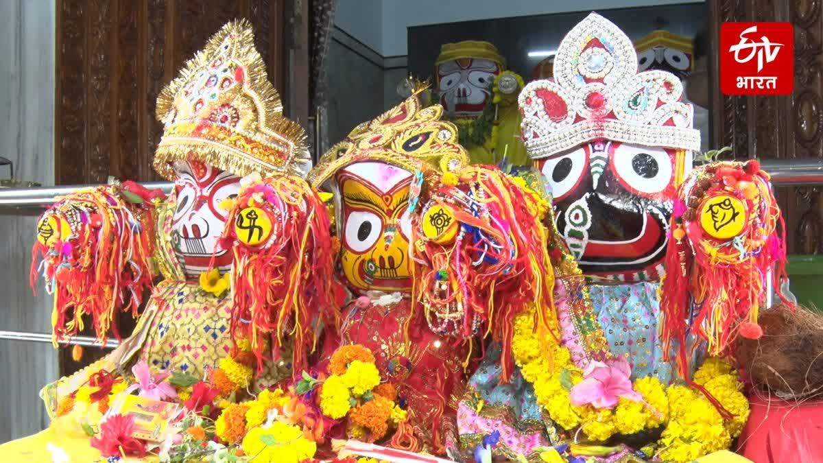 Sisters tied Raksha Sutra to Lord Jagannath