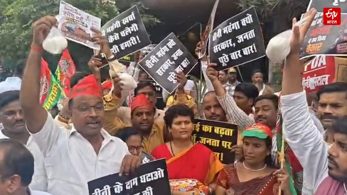 वाराणसी में महंगाई के खिलाफ सपा नेताओं का हल्ला बोल