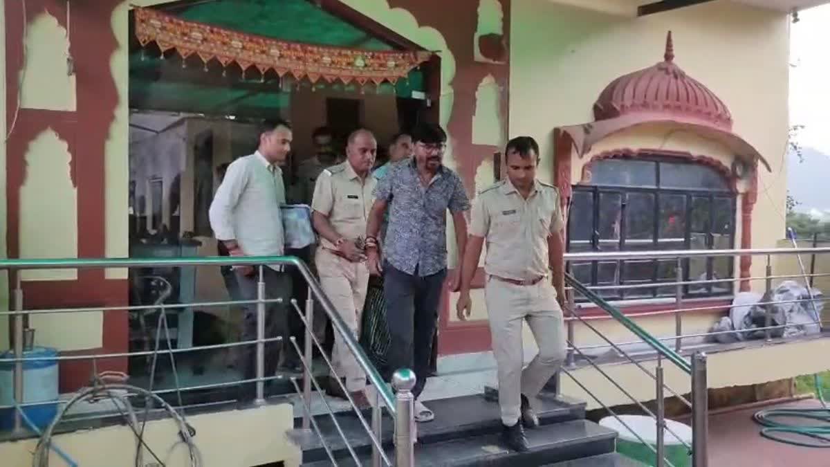 होटल से जब्त की 1 करोड़ 8 लाख की नकदी